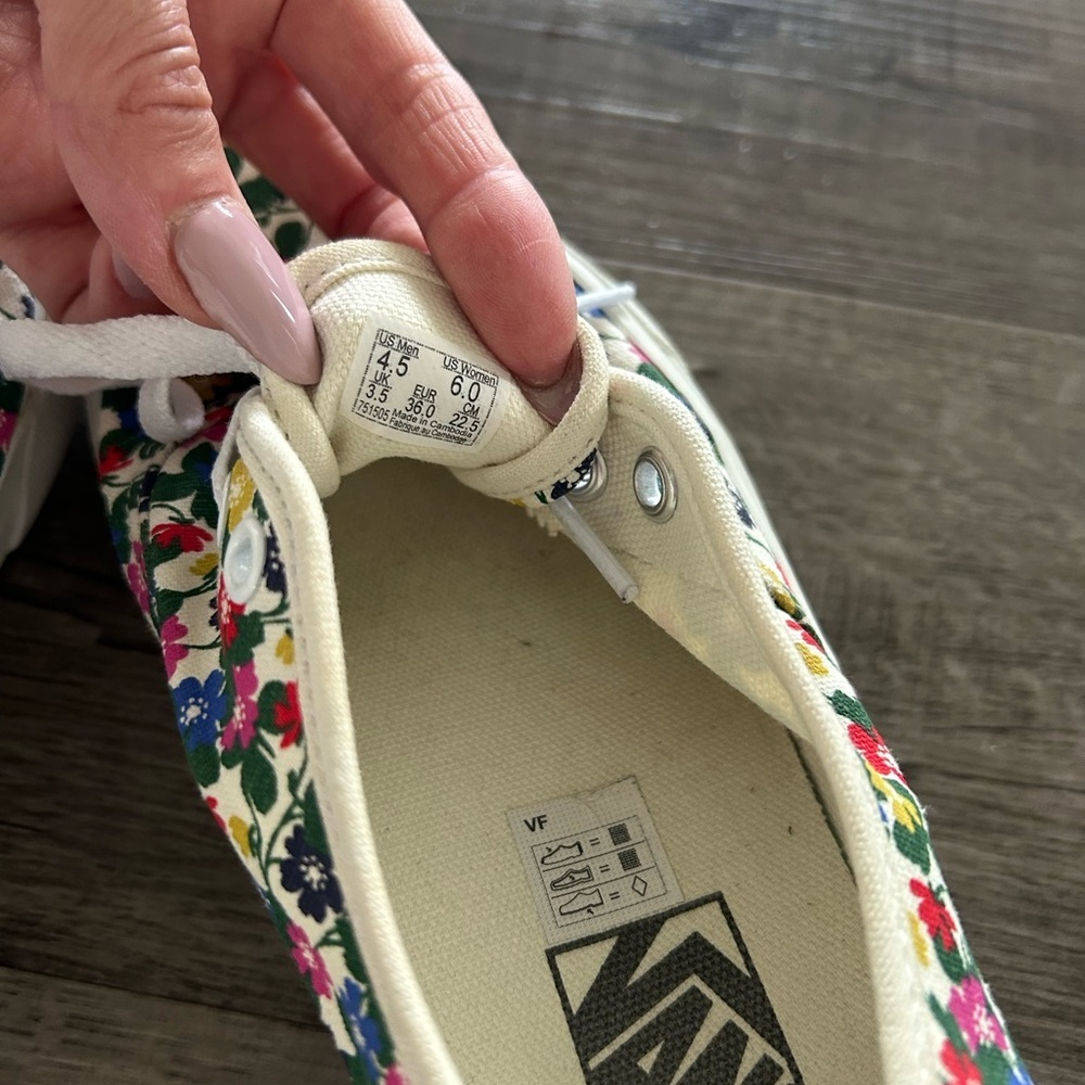Women’s Lifted Flower Laced Vans 6 - Picture 6 of 6